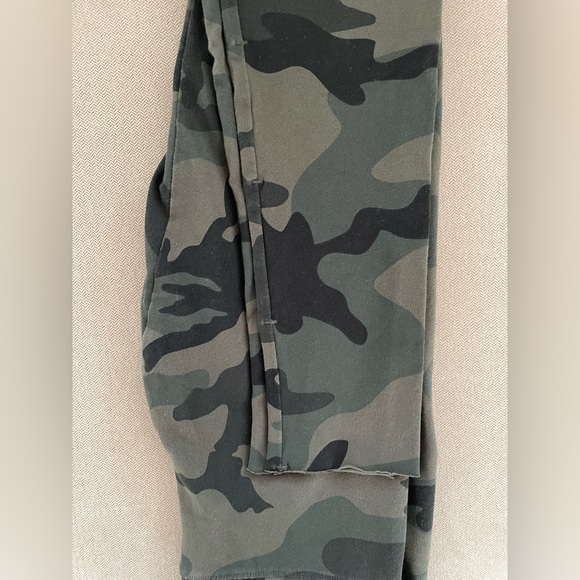 Aritzia TNA Camo Leggings - Picture 6 of 6